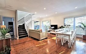 Sydney Meets Miranda, Comfy 4 Bedrooms Corner House